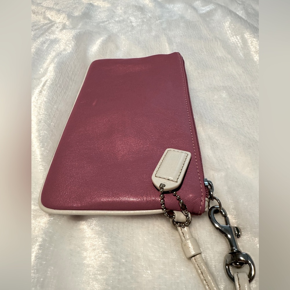 Vintage Coach Pink Leather Wristlet Clutch - Picture 4 of 6